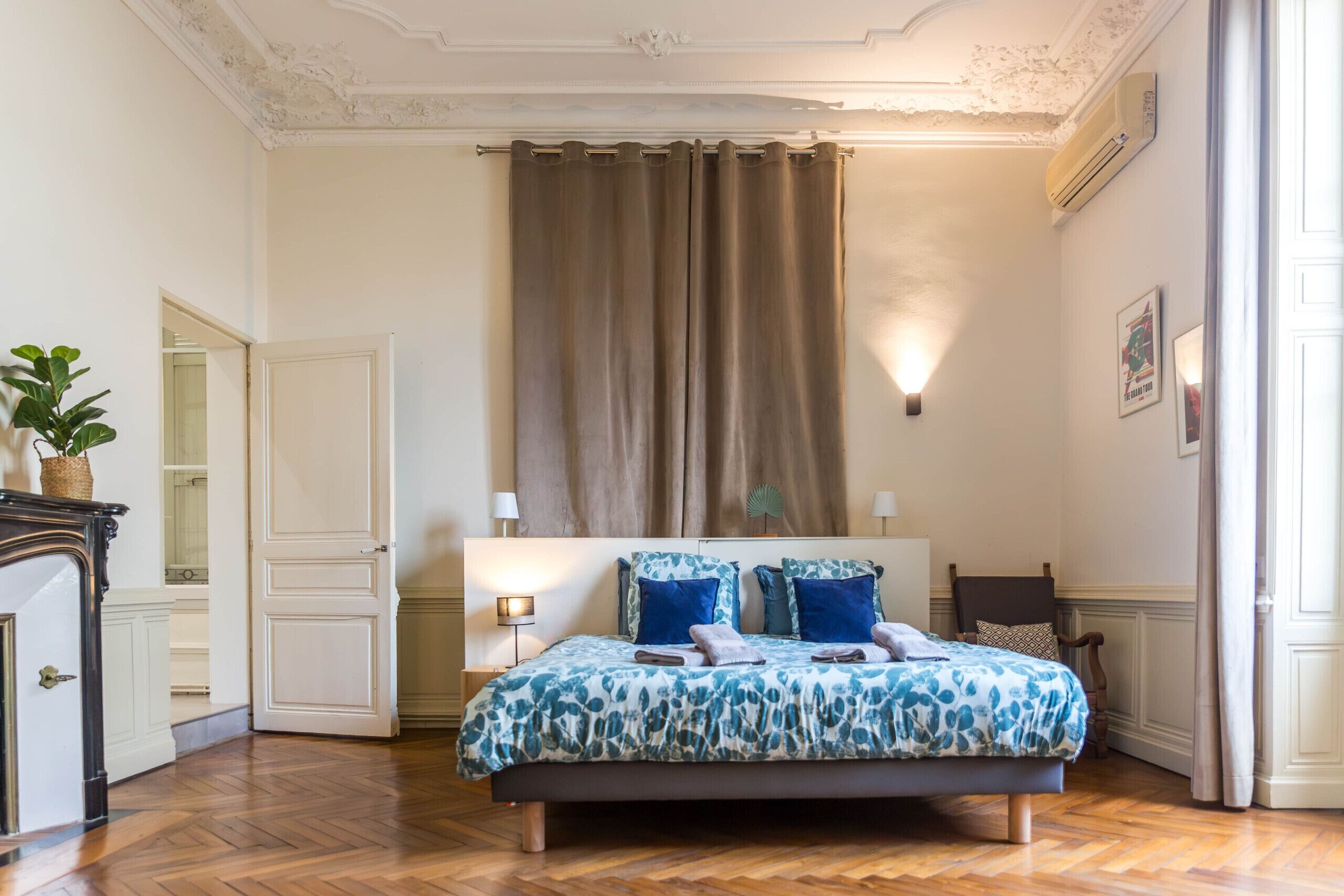 Free WiFi, bed sheets