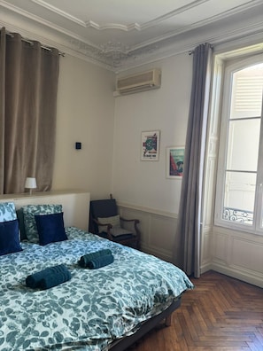 Free WiFi, bed sheets