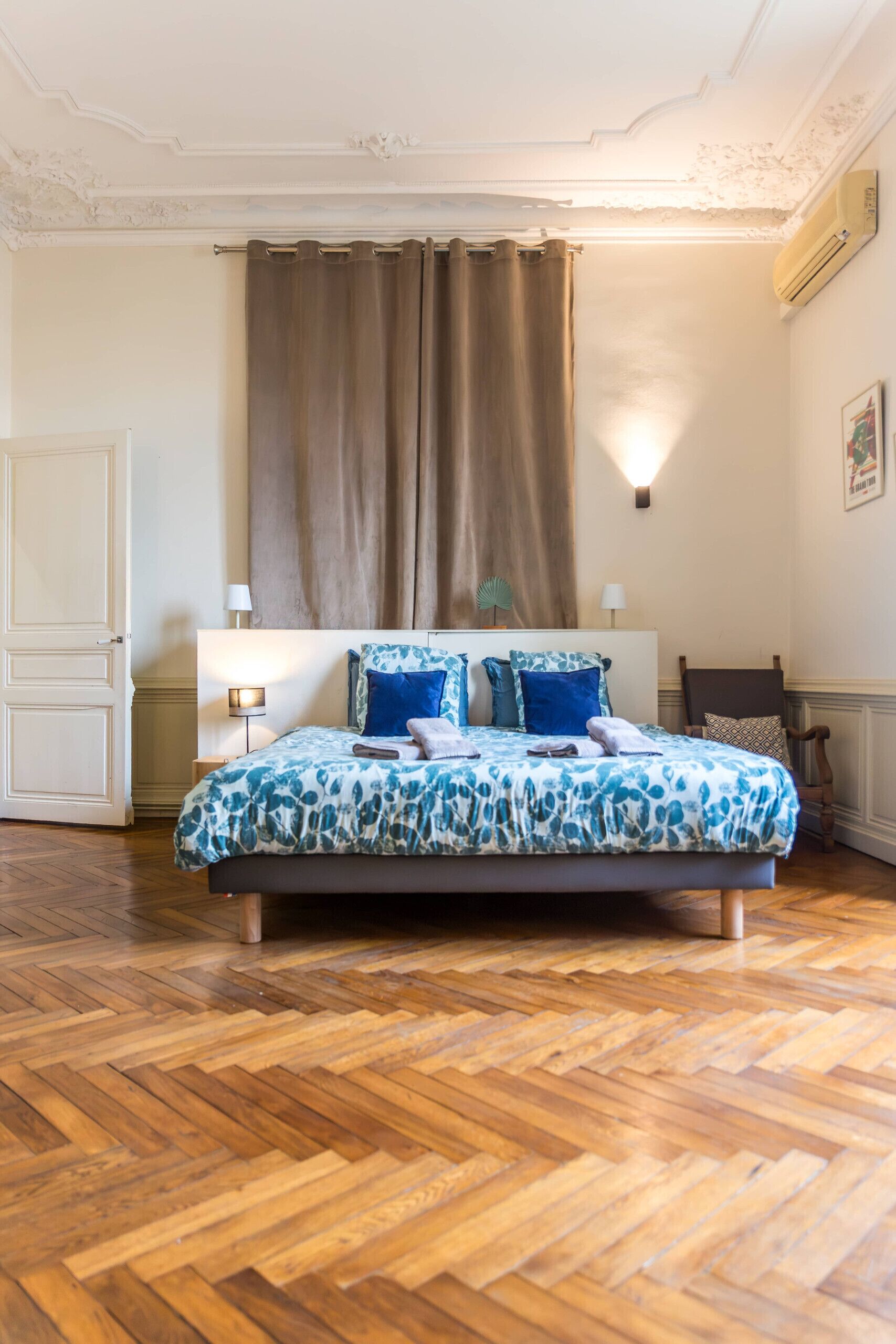 Wifi gratis y ropa de cama 