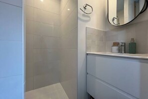 Shower, hair dryer - Studio and garden 2 pers 800m from center and beach (Erquy)