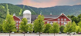 Sugarbush Getaway – Comfortable Studio with Balcony & Value