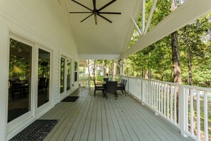 Outdoor dining - Retreat to the country. Three updated farmhouses, 28 acres, pickleball court. (Coldspring)