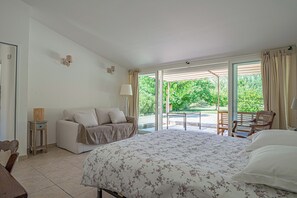 9 bedrooms, iron/ironing board, Internet, bed sheets