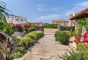 Property grounds - Cottage 50 m From the Beach Up to 4 Guests (Son Serra de Marina)