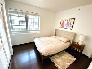 Iron/ironing board, WiFi, bed sheets