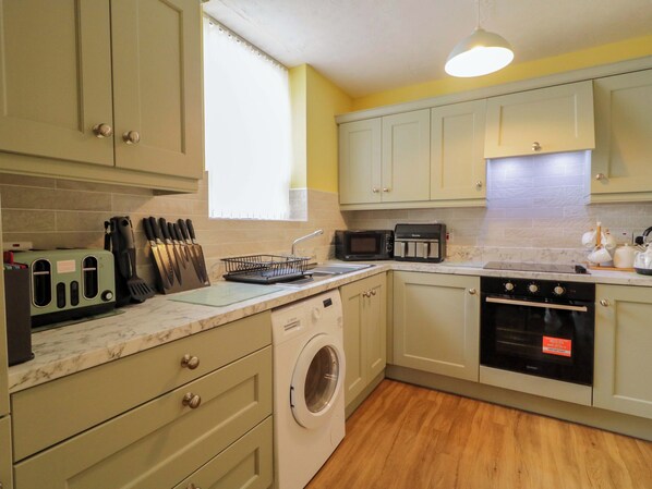 Batterie de cuisine, vaisselle et ustensiles