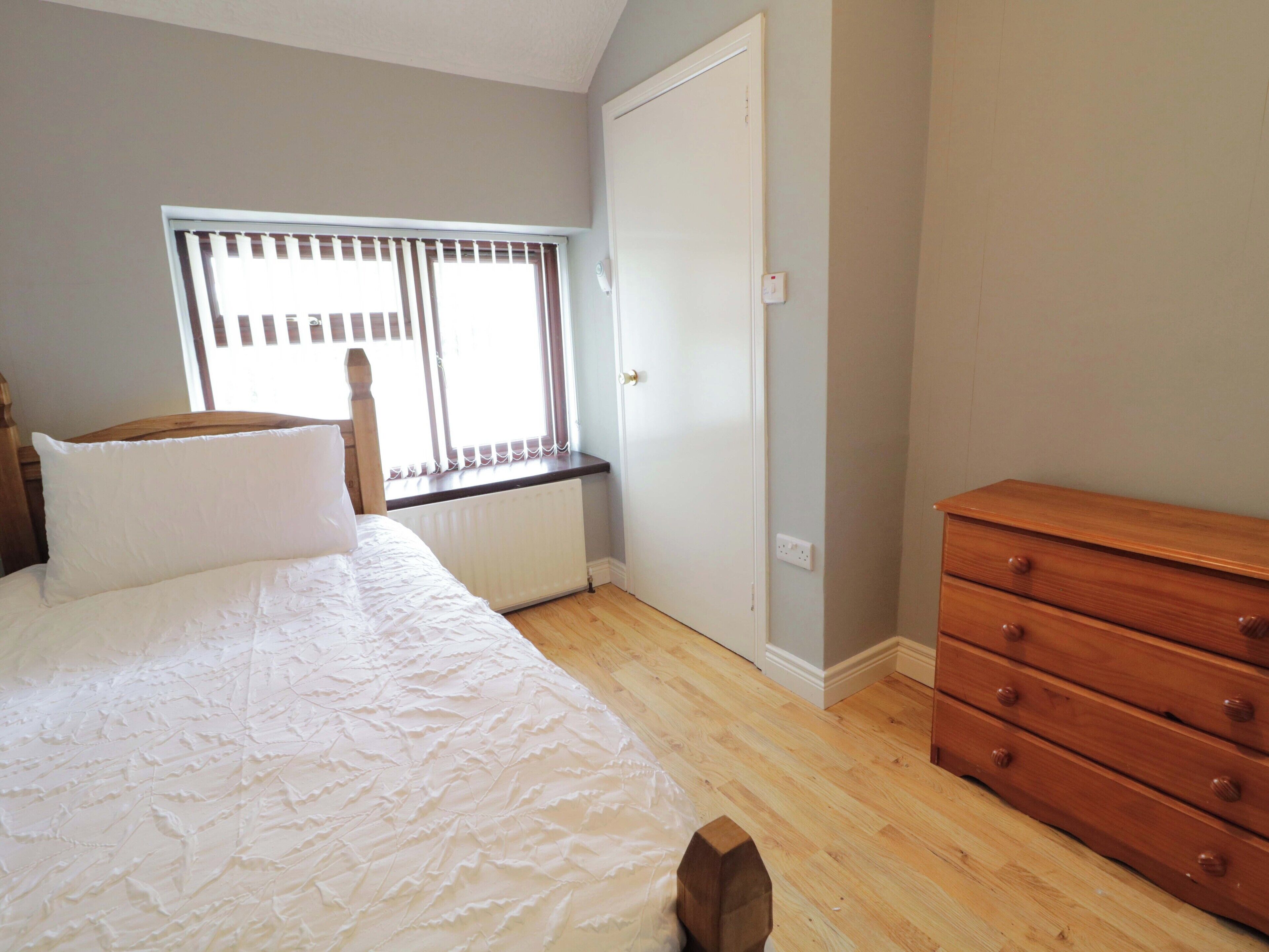 4 عدّة غرف نوم وبديكورات فريدة لكل غرفة وطراز فريد لكل وحدة