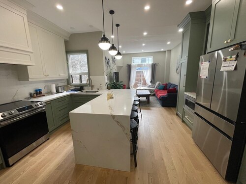 
World Cup Toronto Stay | Stylish 2BR in Roncesvalles/Easy Transit BMO/Yard/BBQ