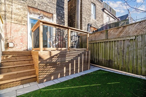 Renovated 2-Bedroom Home Roncesvalles Village, Toronto-Inquire Short Stays