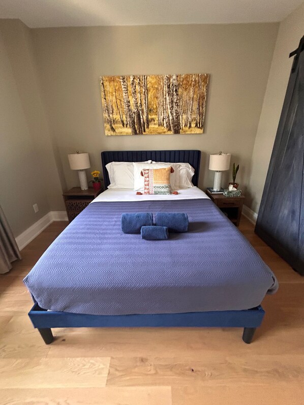 2 bedrooms, iron/ironing board, Internet, bed sheets