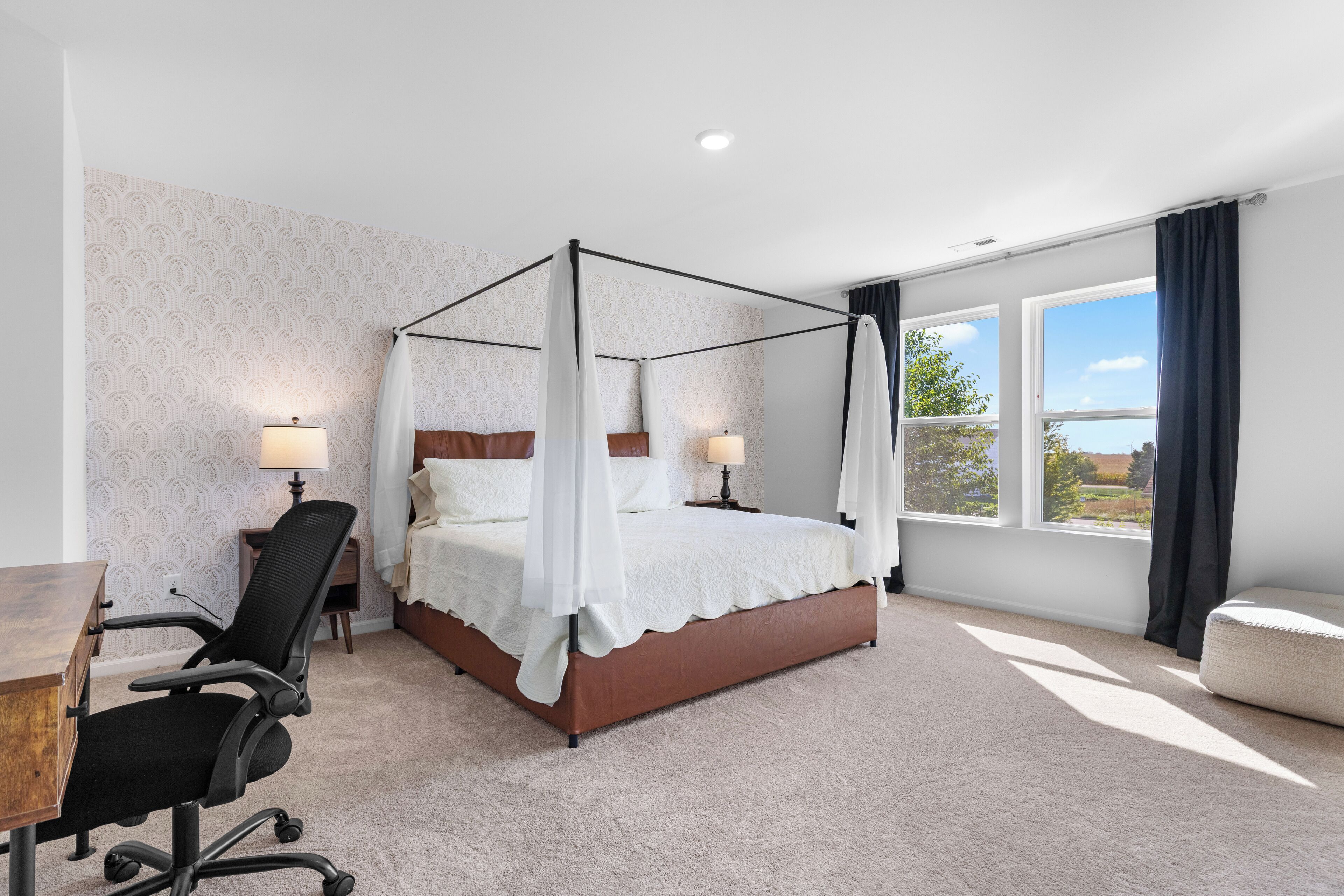 4 habitaciones, tabla de planchar con plancha, wifi y ropa de cama 