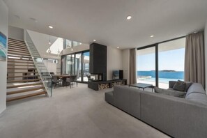 Smart-TV, Kamin, Tischfußball