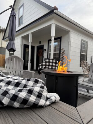 Property grounds - - 1914 Historic Cottage<br>- Remodeled <br>- Electric Fireplace, Gas Firepit, and BBQ<br>- Fenced Property<br>- Chef's Kitchen<br>- Electric Vehicle Charging Station (Reno)