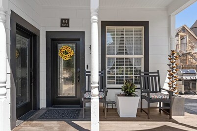 - 1914 Historic Cottage<br>- Newly Remodeled <br>- Firepit and BBQ<br>- Fenced Property<br>- Chef's Kitchen<br>- Electric Vehicle Charging Station