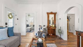 Téléviseur connecté, foyer, jeux vidéo, bureau