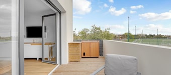 Bright apartment with parking and wifi
