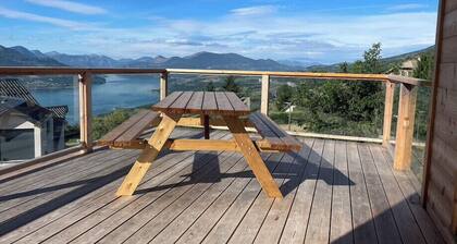 Spacious house with stunning views, Puy-Sanières