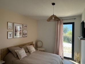 3 bedrooms, iron/ironing board, WiFi