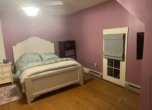 Iron/ironing board, internet, bed sheets
