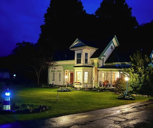 Bed & Breakfast with AC in charming Wolcott