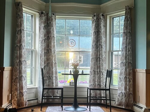 Bed & Breakfast with AC in charming Wolcott