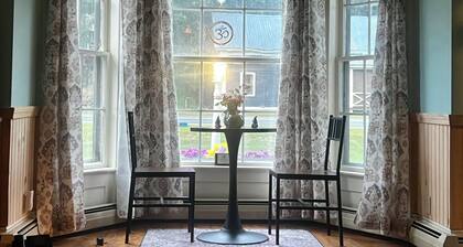 Bed & Breakfast with AC in charming Wolcott