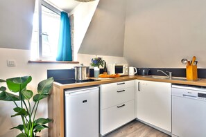 Fridge, microwave, oven, stovetop