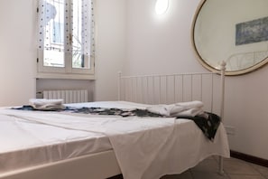 Apartment, Stadtblick | Zimmersafe, Verdunkelungsvorhänge, schallisolierte Zimmer