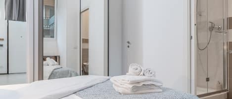 Departamento, patio, vista a la ciudad | Ropa de cama de alta calidad y camas con efecto memoria