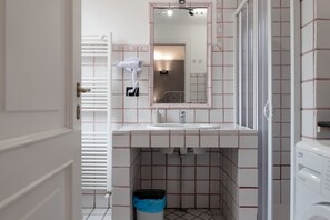 Apartment, 1 Bedroom, City View | Bathroom | Shower, free toiletries, hair dryer, bidet - Turati Apartments (Bologna)