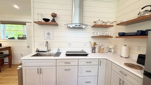 Fridge, microwave, coffee/tea maker, electric kettle - Charming and private apartment for two in Southwest Harbor. CLOSE to Acadia! (Southwest Harbor)