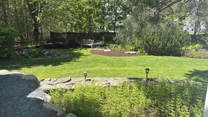 Property grounds - Charming and private apartment for two in Southwest Harbor. CLOSE to Acadia! (Southwest Harbor)