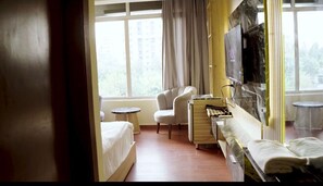 Iron/ironing board, WiFi, bed sheets