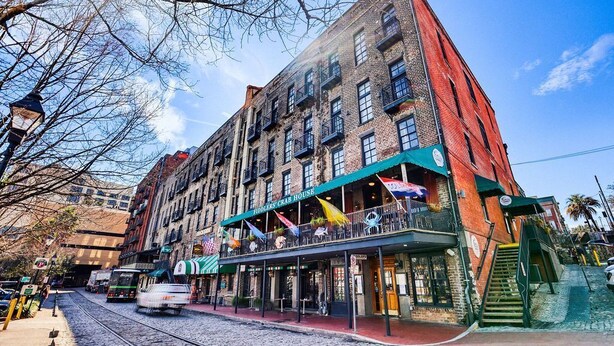 A multi-story building with a ground-floor restaurant named "Fiddler's Crab House." - Savannah Serendipity | Historic Broughton St (Savannah)