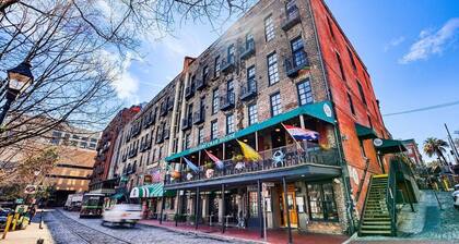Savannah Serendipity | Historic Broughton St