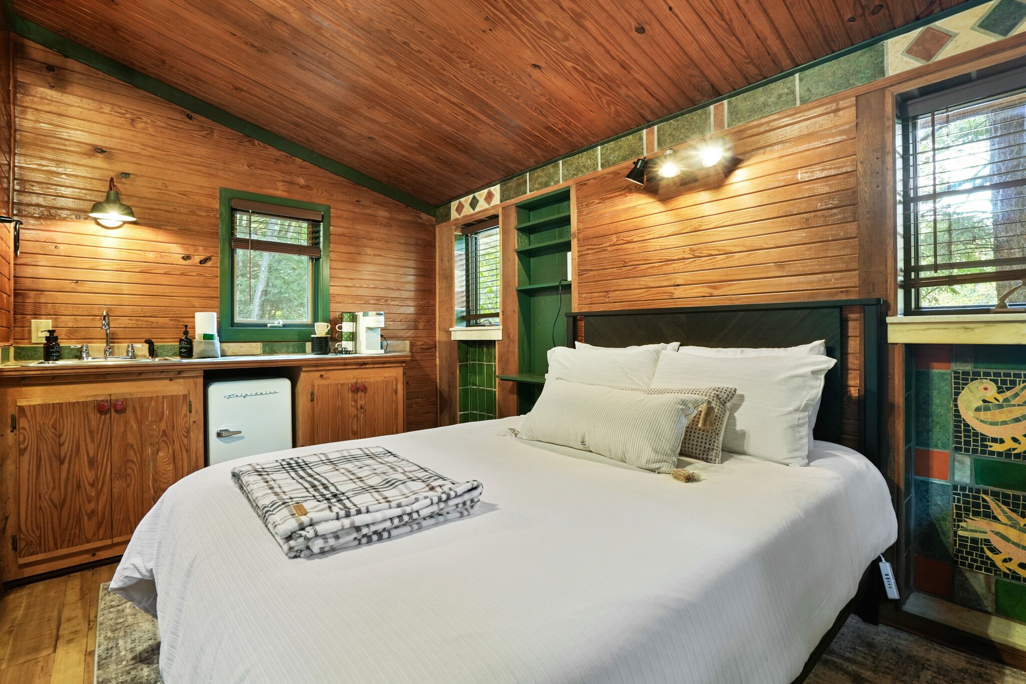 3 bedrooms, WiFi (free), bed sheets