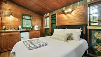 3 bedrooms, WiFi (free), bed sheets