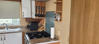 Deluxe Holiday Home by the sea - Private Parking - Wifi - Clacton On Sea