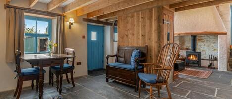 المنشأة من الداخل