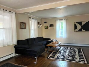 Smart TV - Cozy Creek House in Forestburgh (Forestburgh)