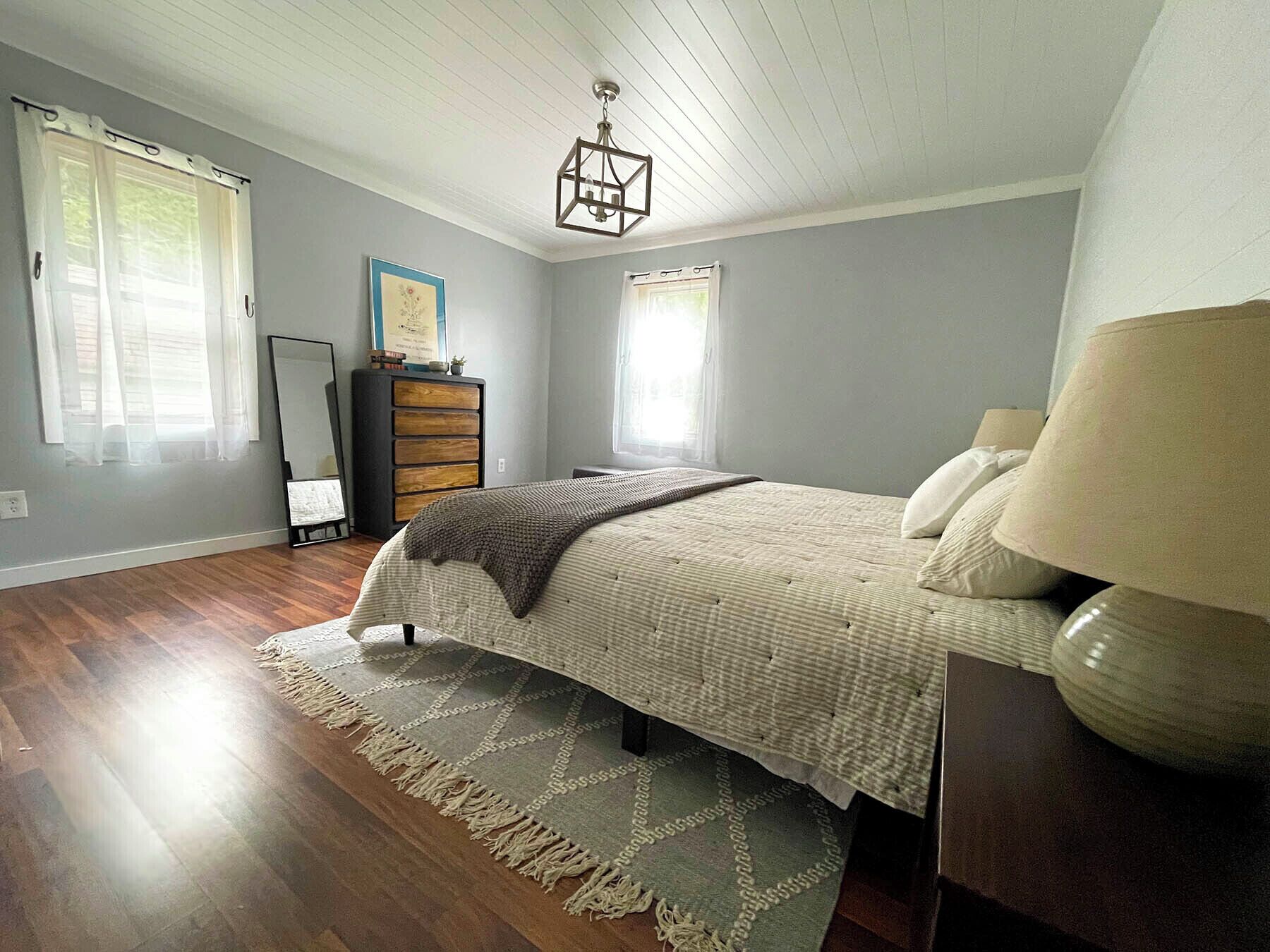 3 slaapkamers, een strijkplank/strijkijzer, gratis wifi, beddengoed