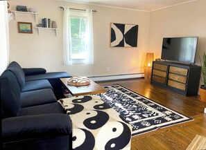 Smart TV - Cozy Creek House in Forestburgh (Forestburgh)