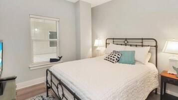 3 makuuhuonetta, silitysrauta/-lauta, ilmainen Wi-Fi, vuodevaatteet