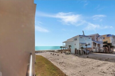 Gulf Front 3 Bedroom Condo in Mexico Beach at The Vue