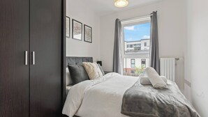 Unclassified image, 4 of 52, button - 3-bed Elegant House Near Museums, Bullring & Parks (Birmingham)