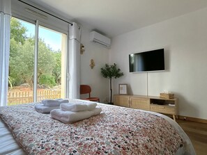 1 chambre, fer et planche à repasser, Wi-Fi gratuit, draps fournis