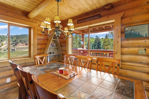 Mountain & Pond Views, Hot Tub, Movie Theater