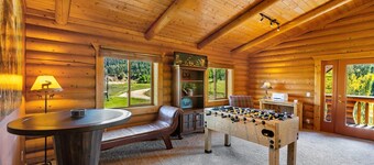 Mountain & Pond Views, Hot Tub, Movie Theater