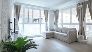Appartement, uitzicht op de stad | Woonruimte