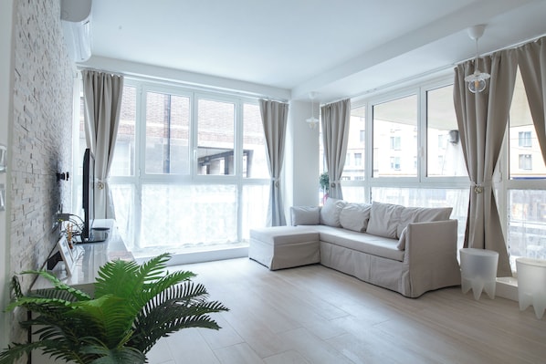 Apartment, City View | Living area